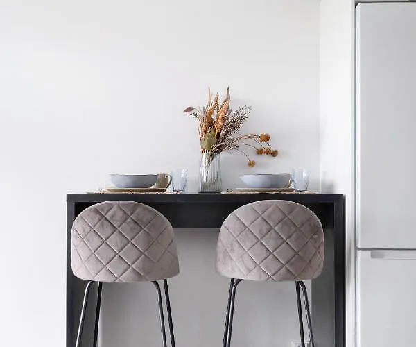 Serviced Lansivayla By Uhanda * Esbo